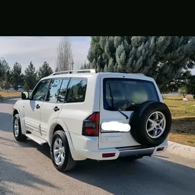 Mitsubishi Pajero 2001