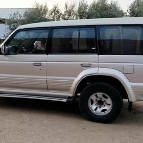 Mitsubishi Pajero 1992