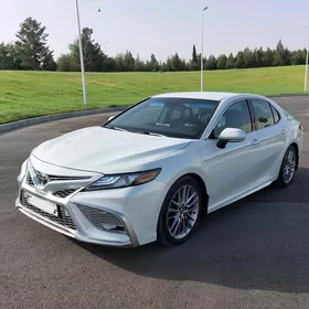 Toyota Camry 2021