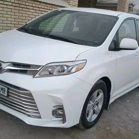 Toyota Sienna 2018