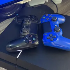 PLAYSTATION 4