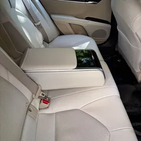 Toyota Camry 2021