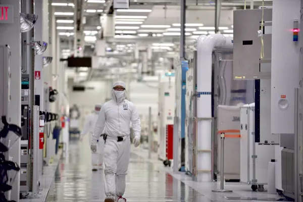 Intel iýul aýynda çip öndürýän işgärleriniň 20 göterimini azaldar