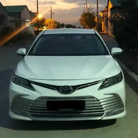 Toyota Camry 2021