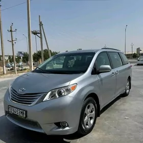 Toyota Sienna 2011