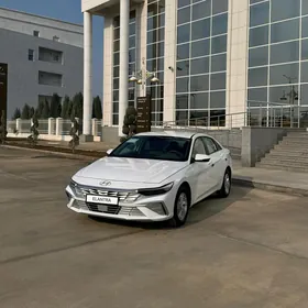 Hyundai Elantra 2025