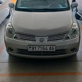 Nissan Tiida 2006
