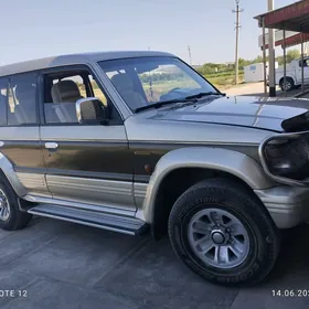 Mitsubishi Pajero 1992