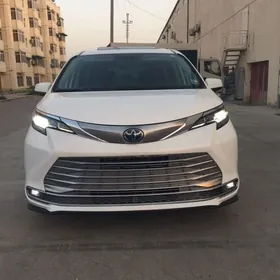 Toyota Sienna 2022