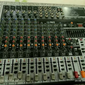 Behringer  x1832USB