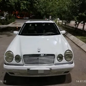 Mercedes-Benz E320 2001