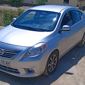 Nissan Versa 2012