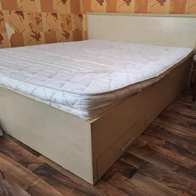 кровать 2.00×1.80