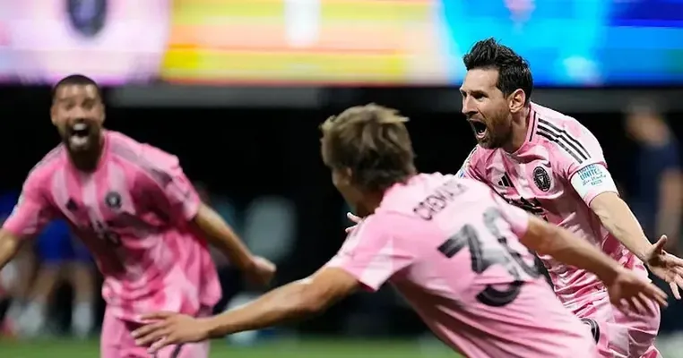 Messi jerime urgusyndan gol geçirmek boýunça futbolçylaryň üçlügine girdi: öňde Pele bilen Žuninýo bar