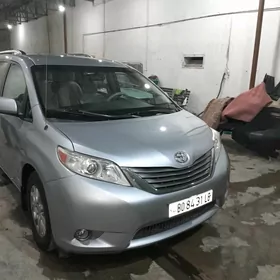 Toyota Sienna 2011