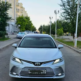 Toyota Camry 2019