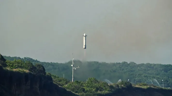 Honda ilkinji gezek Falcon 9-a meňzeş köp gezeklik raketany synagdan geçirdi