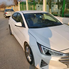 Hyundai Elantra 2020