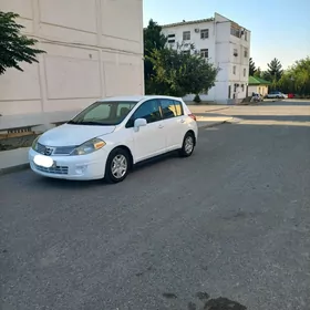 Nissan Versa 2011
