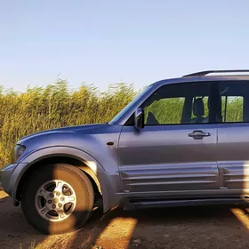Mitsubishi Pajero 2003