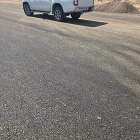 Mitsubishi L200 2021