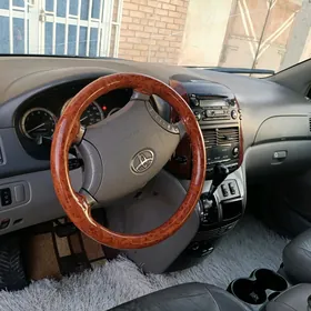 Toyota Sienna 2004