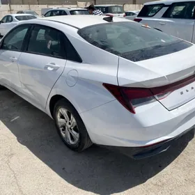 Hyundai Elantra 2022