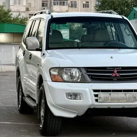 Mitsubishi Pajero 2003
