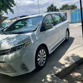 Toyota Sienna 2020