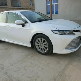 Toyota Camry 2018