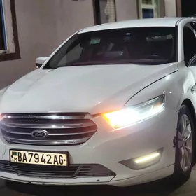 Ford Taurus 2013