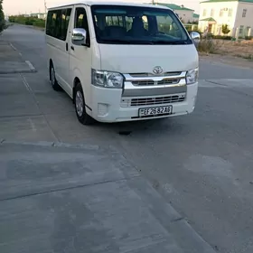 Toyota Hiace 2005