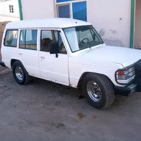 Mitsubishi Pajero 1988