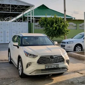 Toyota Highlander 2021