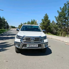 Toyota Hilux 2021