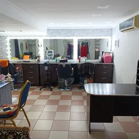 Salon arenda yer