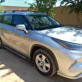 Toyota Highlander 2021