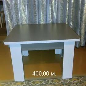 маленький стол