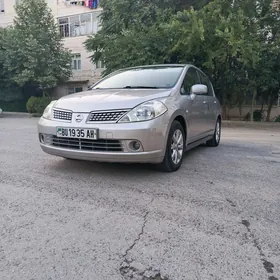 Nissan Tiida 2008