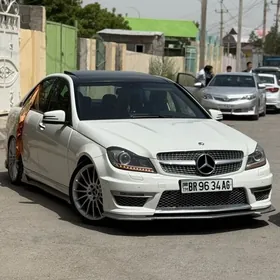 Mercedes-Benz C350 2011