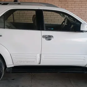 Toyota Fortuner 2011