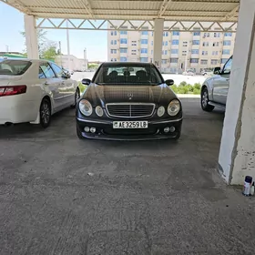 Mercedes-Benz W212 2003