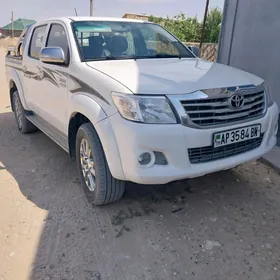 Toyota Hilux 2015
