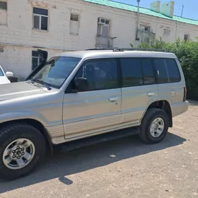 Mitsubishi Montero 1995