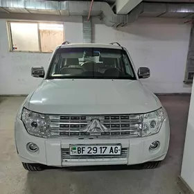 Mitsubishi Pajero 2010