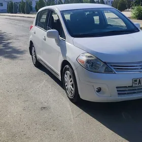 Nissan Versa 2012