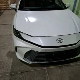 Toyota Camry 2025