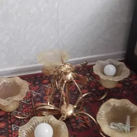 Люстра.