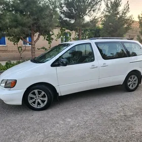 Toyota Sienna 2000