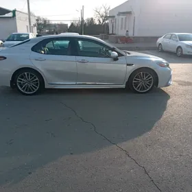 Toyota Camry 2019